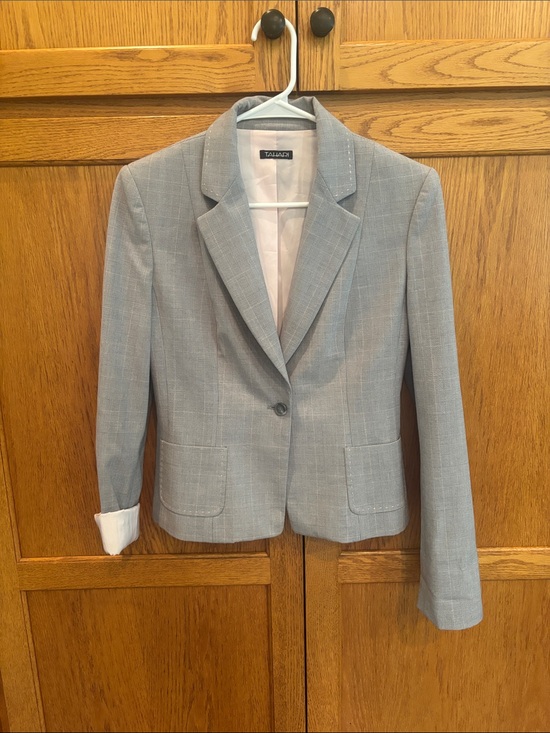 Tahari Jackets & Blazers - Tahari Light Gray Single-Button Notch-Lapel Blazer